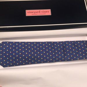 NWOT Vineyard Vines Xmas Tie